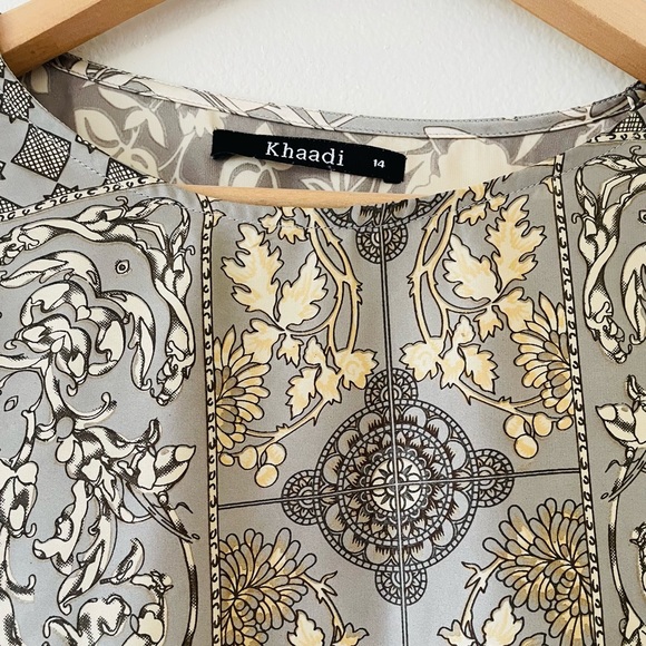 Khaadi tunic with elegant floral print - Picture 3 of 5